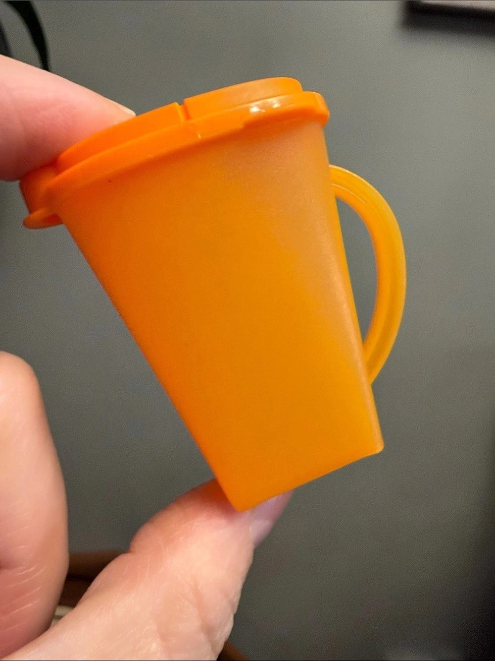 Vintage Tupperware Hello on the Move 655A Orange Travel Container